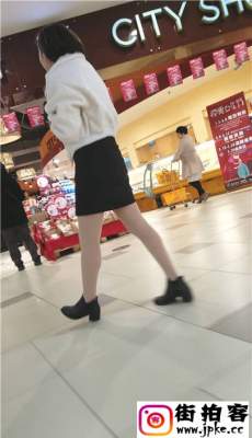 商场跟拍黑色包臀长裙肉色丝袜短发可爱美眉[MOV/656M]