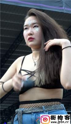 4K-蓝色破洞牛仔裤长发丰满美女性感大屁股
